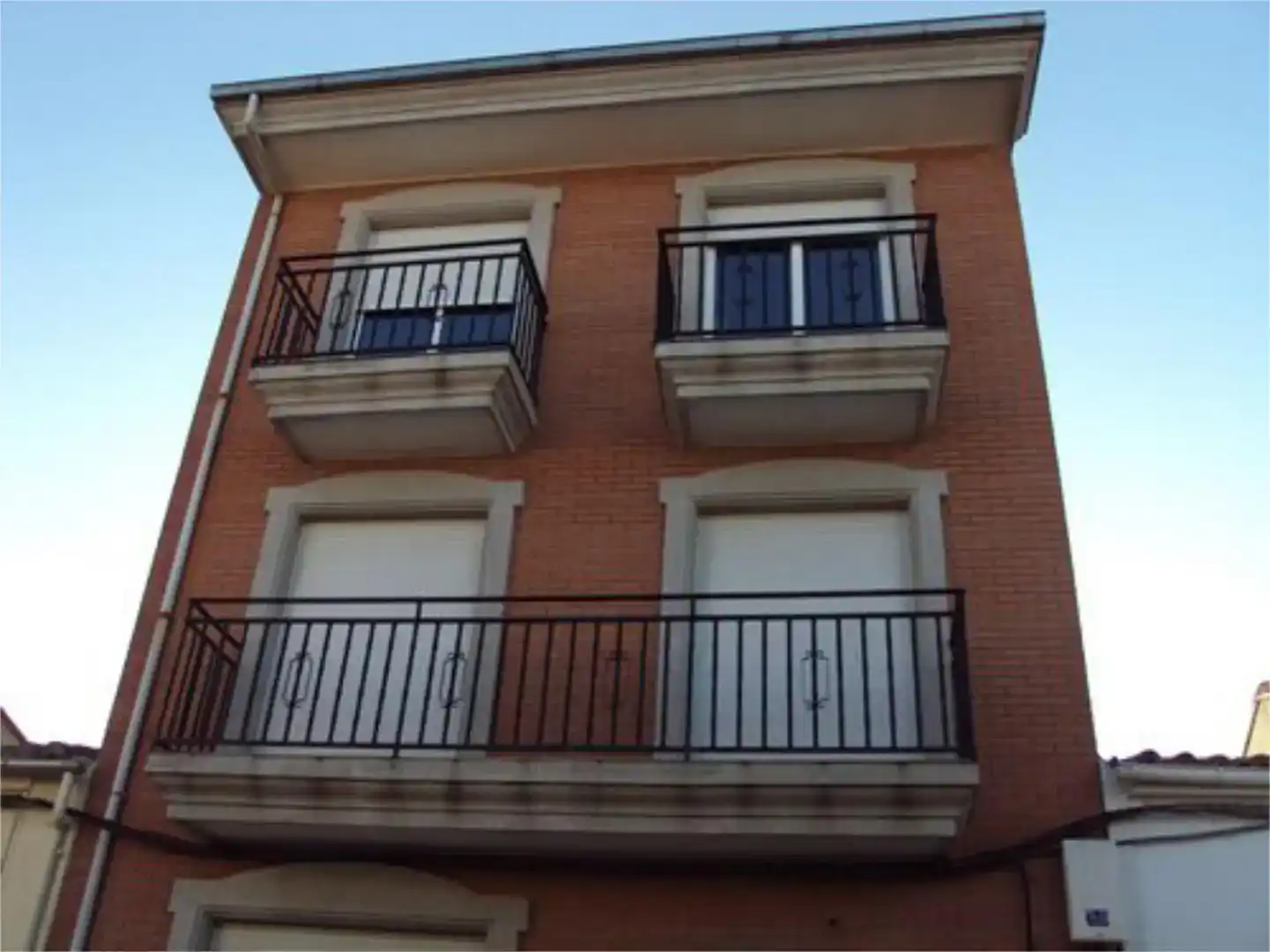 Vista exterior de Pis en venda en Fuentesaúco amb Balcó