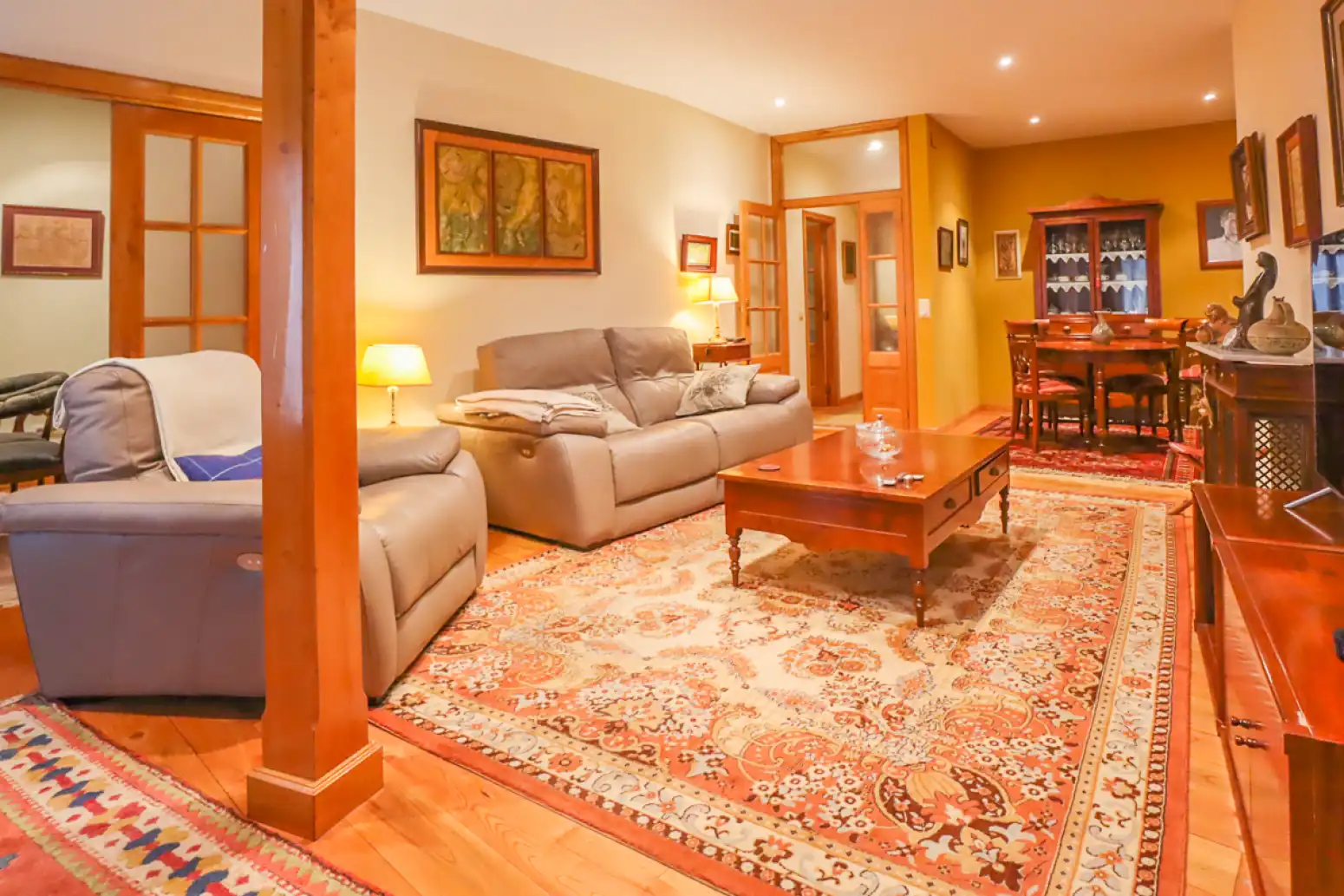 Living room of Flat for sale in Oviedo   with Heating, Parquet flooring and Terrace
