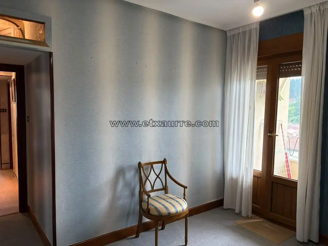 Habitación de Piso en venta en Laudio / Llodio con Calefacción y Balcón