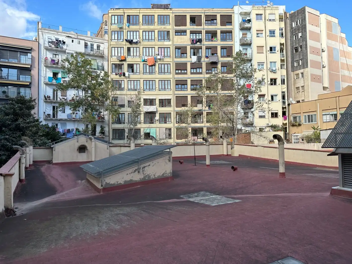 Vista exterior de Local de lloguer en Barcelona amb Terrassa