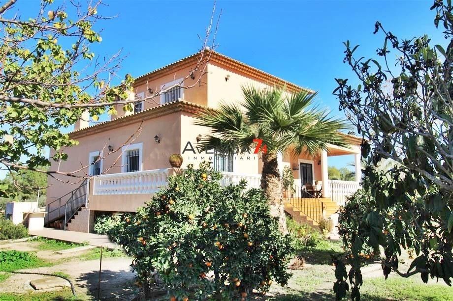 Vista exterior de Casa o xalet en venda en Lorca amb Aire condicionat, Calefacció i Jardí privat