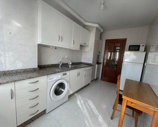 Cuina de Apartament de lloguer en Santiago de Compostela  amb Calefacció, Traster i Moblat