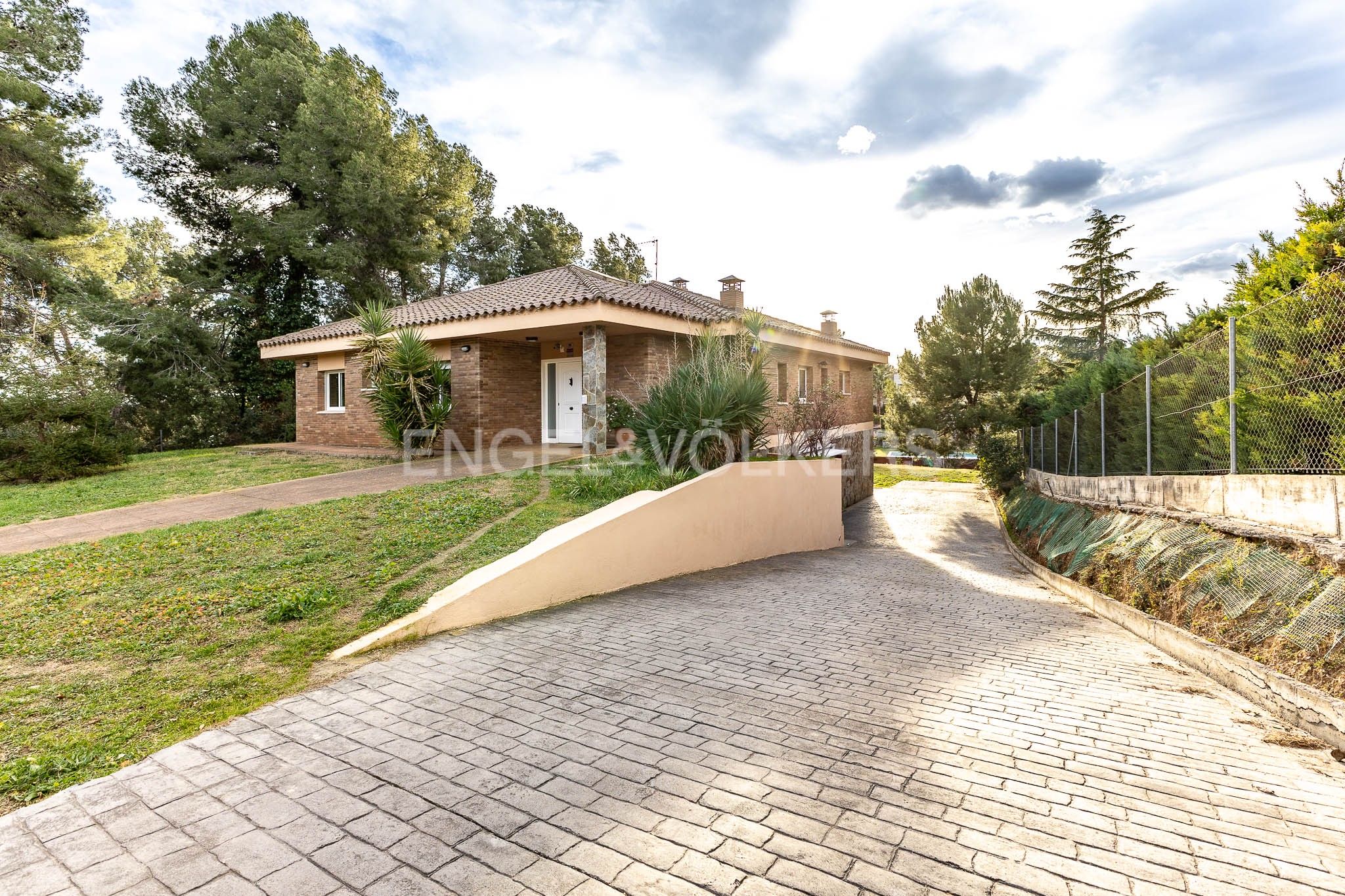 Vista exterior de Casa o chalet en venta en Sabadell con Aire acondicionado, Calefacción y Jardín privado