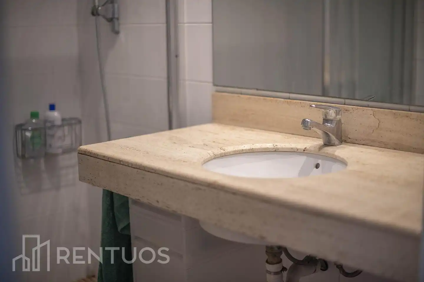 Badezimmer von Wohnung zur Miete in Barcelona mit Klimaanlage und Terrasse