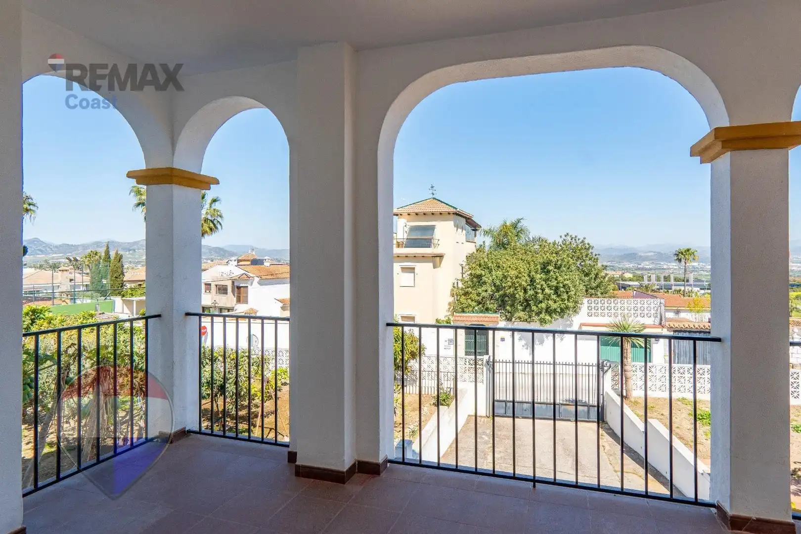 Vista exterior de Casa o xalet en venda en Alhaurín de la Torre amb Piscina comunitària