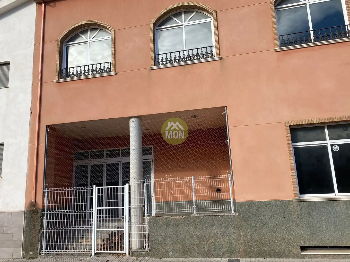 Edifici en venda a Castelló de Rugat