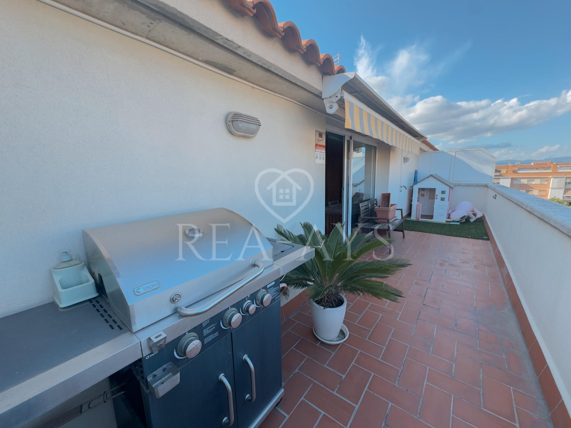 Exterior view of Duplex for sale in Pallejà  with Air Conditioner, Heating and Terrace