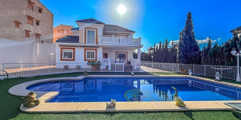 Piscina de Casa o xalet en venda en Elche / Elx amb Aire condicionat, Jardí privat i Terrassa