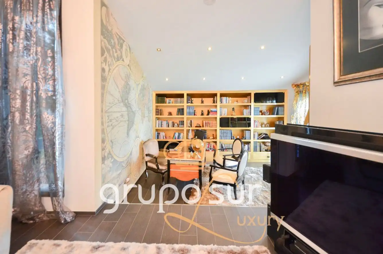 Sala d'estar de Casa o xalet en venda en Valladolid amb Aire condicionat, Calefacció i Jardí privat
