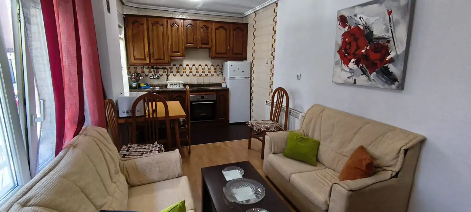 Sala de estar de Piso en venta en Oviedo  con Calefacción, Trastero y Amueblado