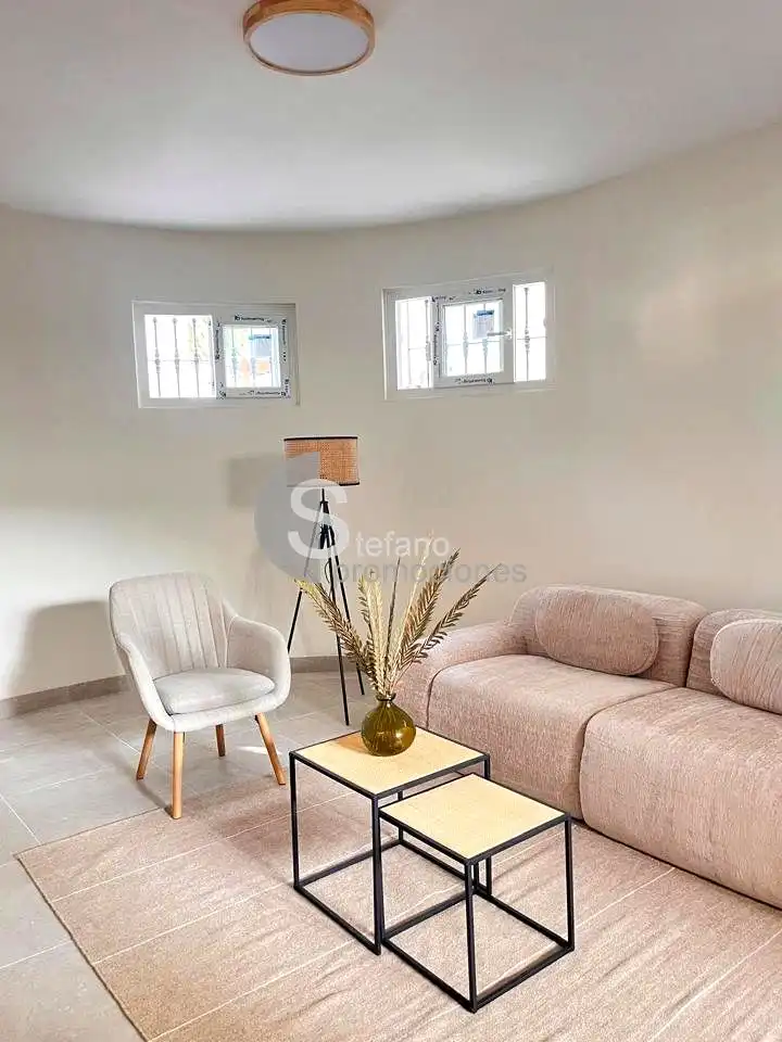 Sala d'estar de Casa o xalet en venda en Benalmádena amb Aire condicionat, Jardí privat i Terrassa