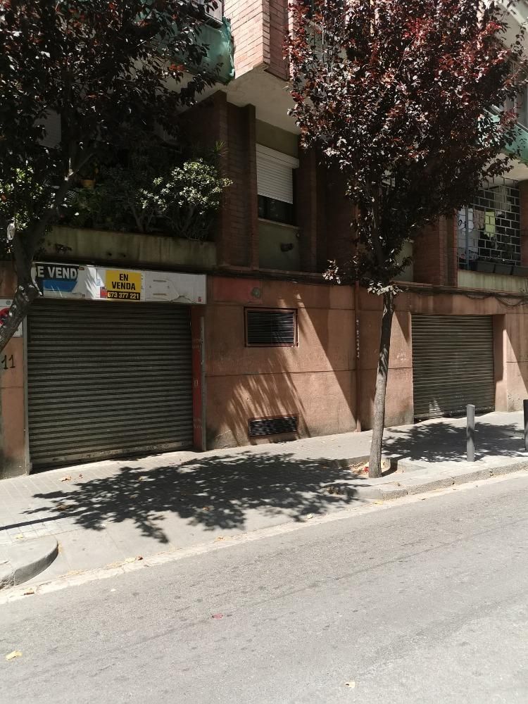 Vista exterior de Local en venda en Badalona
