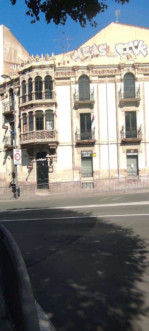 Vista exterior de Edifici en venda en Salamanca Capital amb Alarma