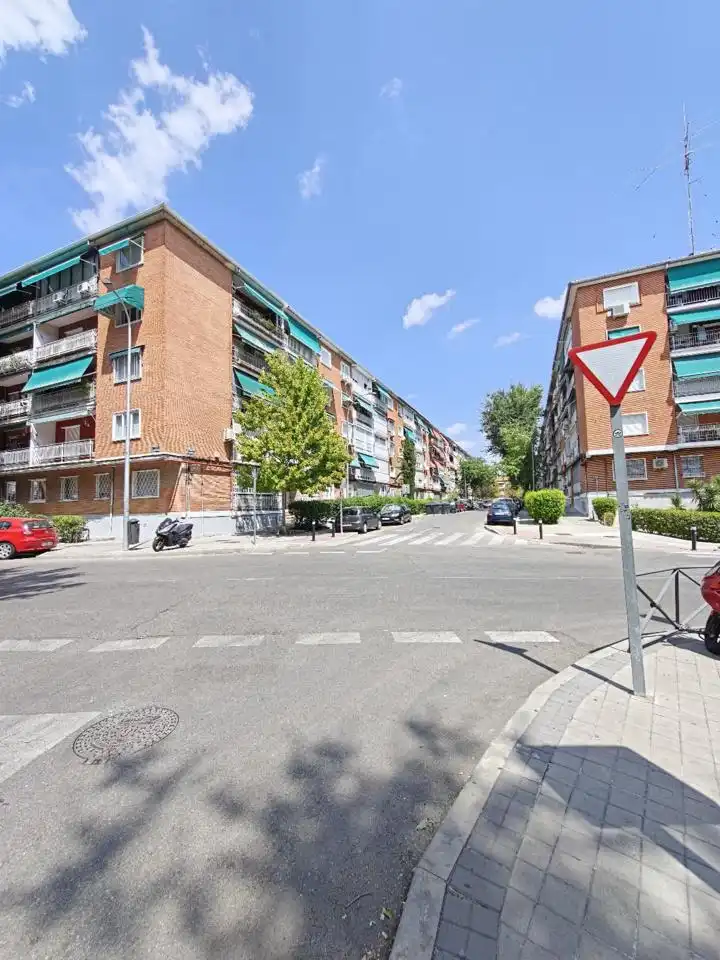 Vista exterior de Pis en venda en Madrid amb Calefacció i Terrassa