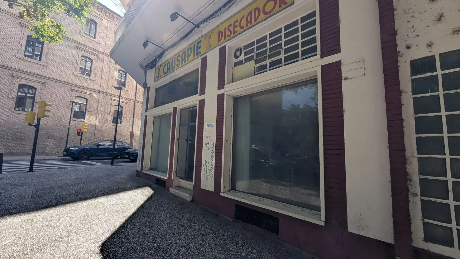 Exterior view of Commercial properties for rent in Zaragoza