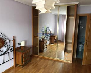 Dormitori de Apartament de lloguer en Villaquilambre amb Calefacció, Terrassa i Traster