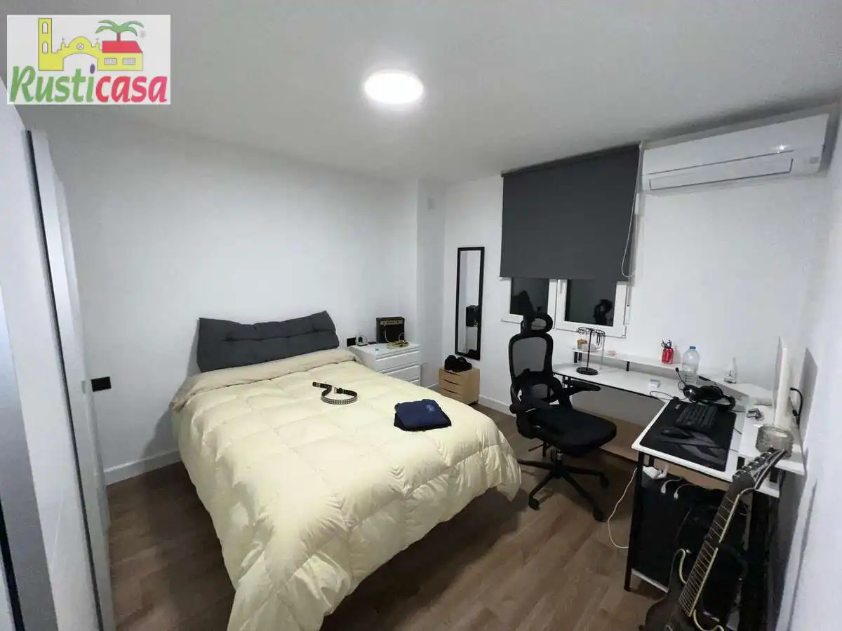 Dormitori de Casa o xalet en venda en Baños de la Encina amb Terrassa i Balcó