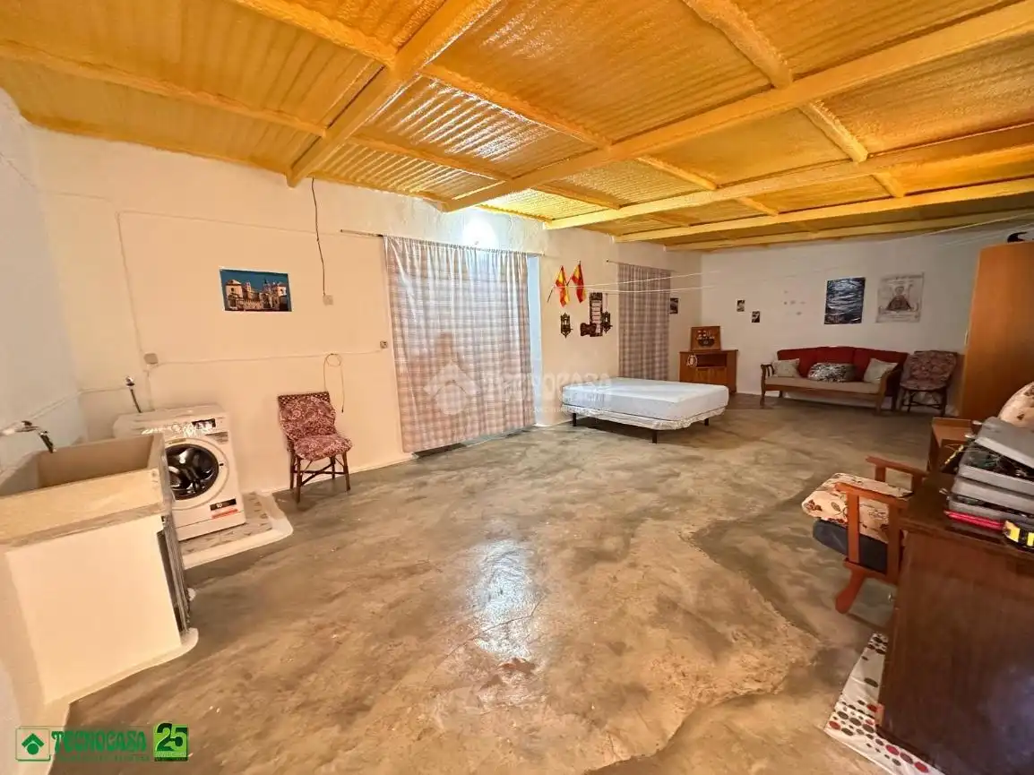 Casa adosada en venta en La Solana   con Terraza