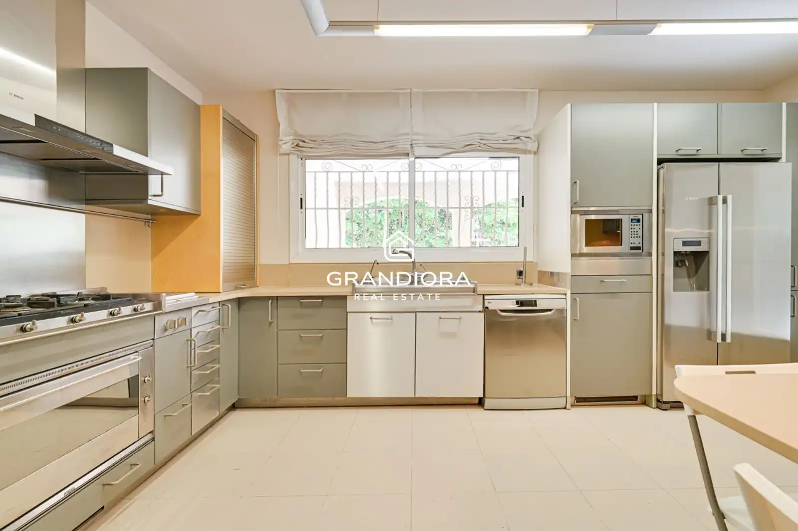 Kitchen of Houses for sale in El Masnou  with Air Conditioner, Terrace and Swimming Pool