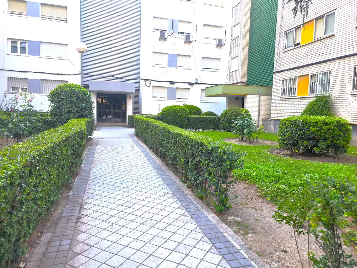 Vista exterior de Piso en venta en Coslada con Aire acondicionado, Calefacción y Terraza