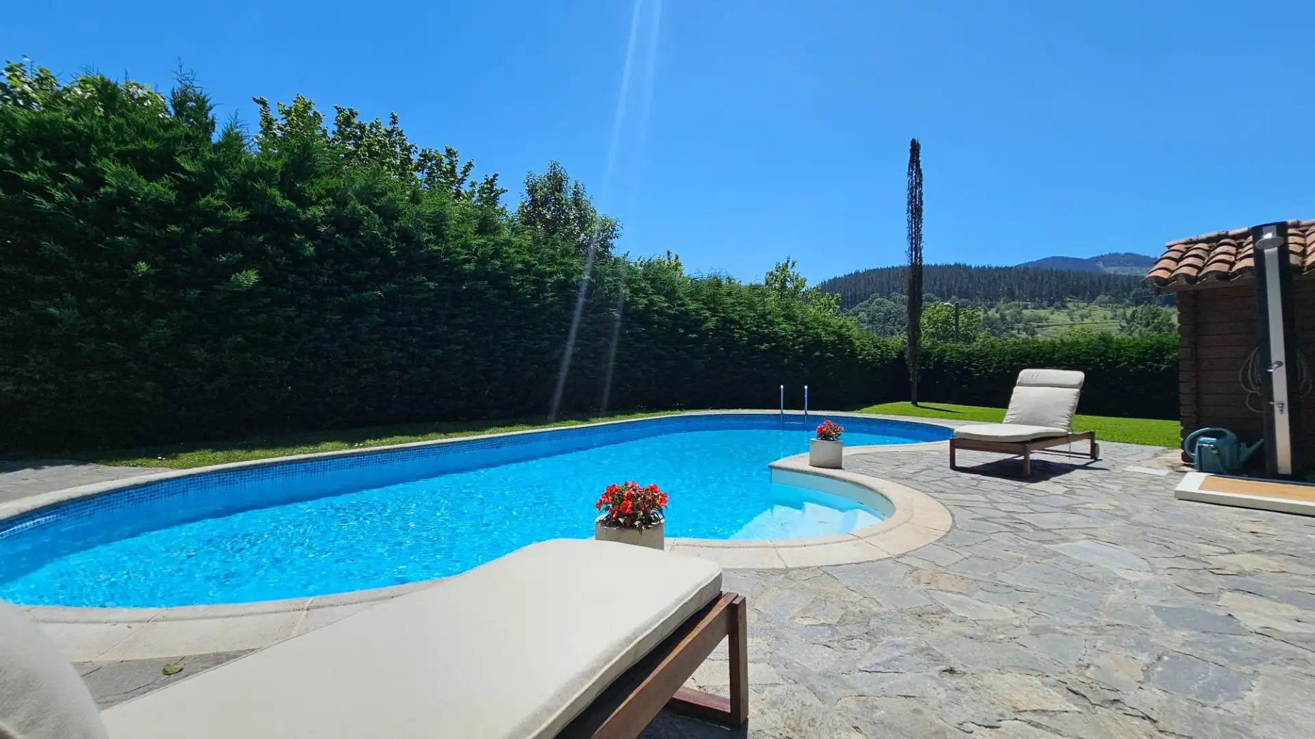 Piscina de Casa o xalet en venda en Güeñes amb Aire condicionat, Calefacció i Jardí privat