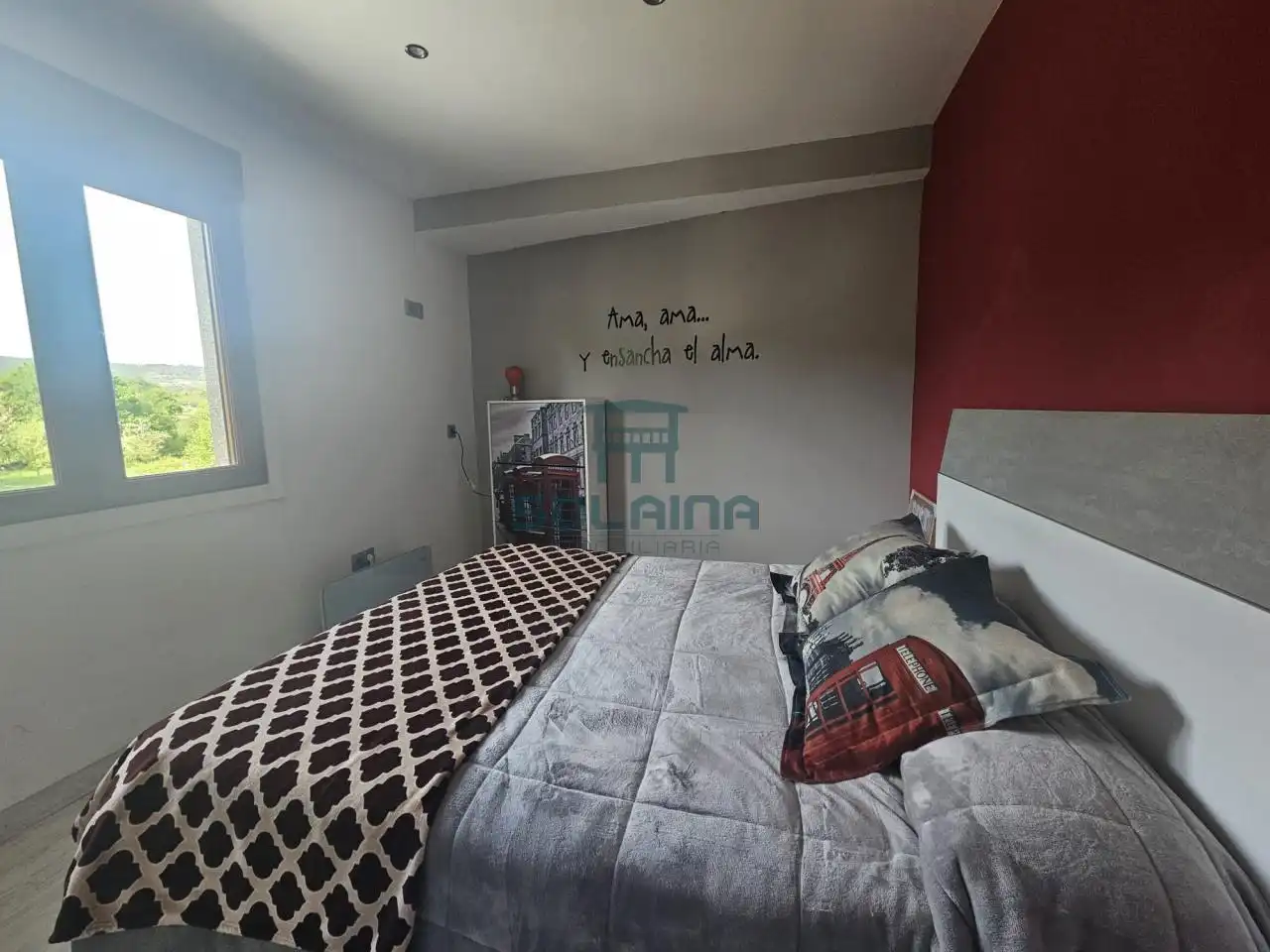 Schlafzimmer von Einfamilien-Reihenhaus zum Verkauf in Coles mit Heizung, Privatgarten und Möbliert