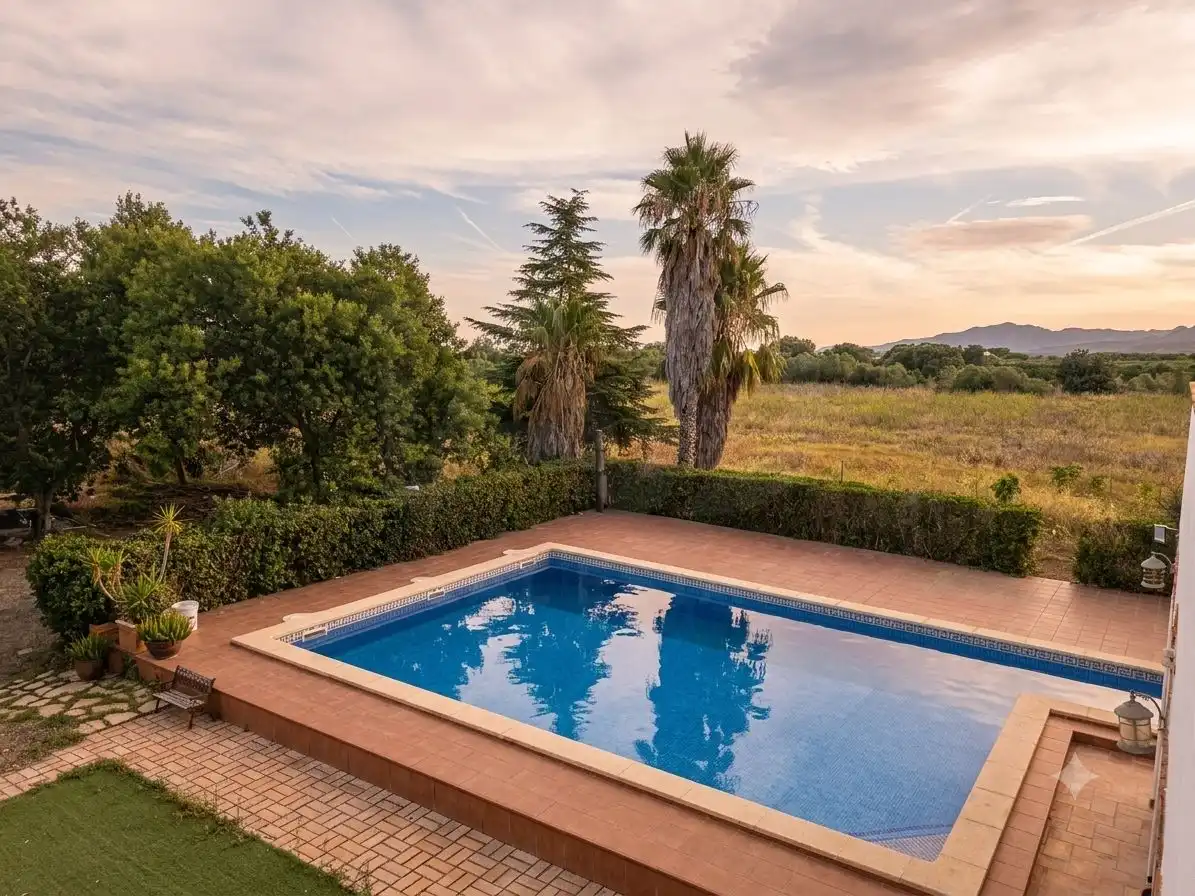 Casa rústica con piscina en venta en Montbrió del Camp, imagen 4