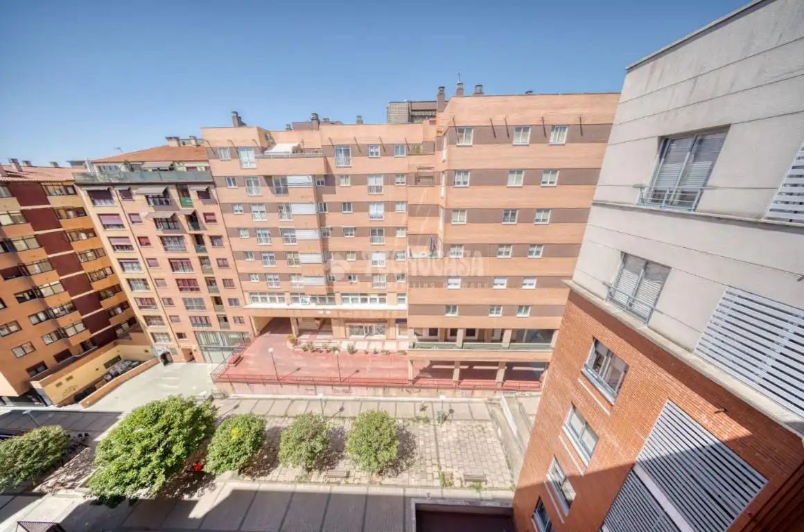 Vista exterior de Piso en venta en Valladolid con Aire acondicionado, Calefacción y Trastero