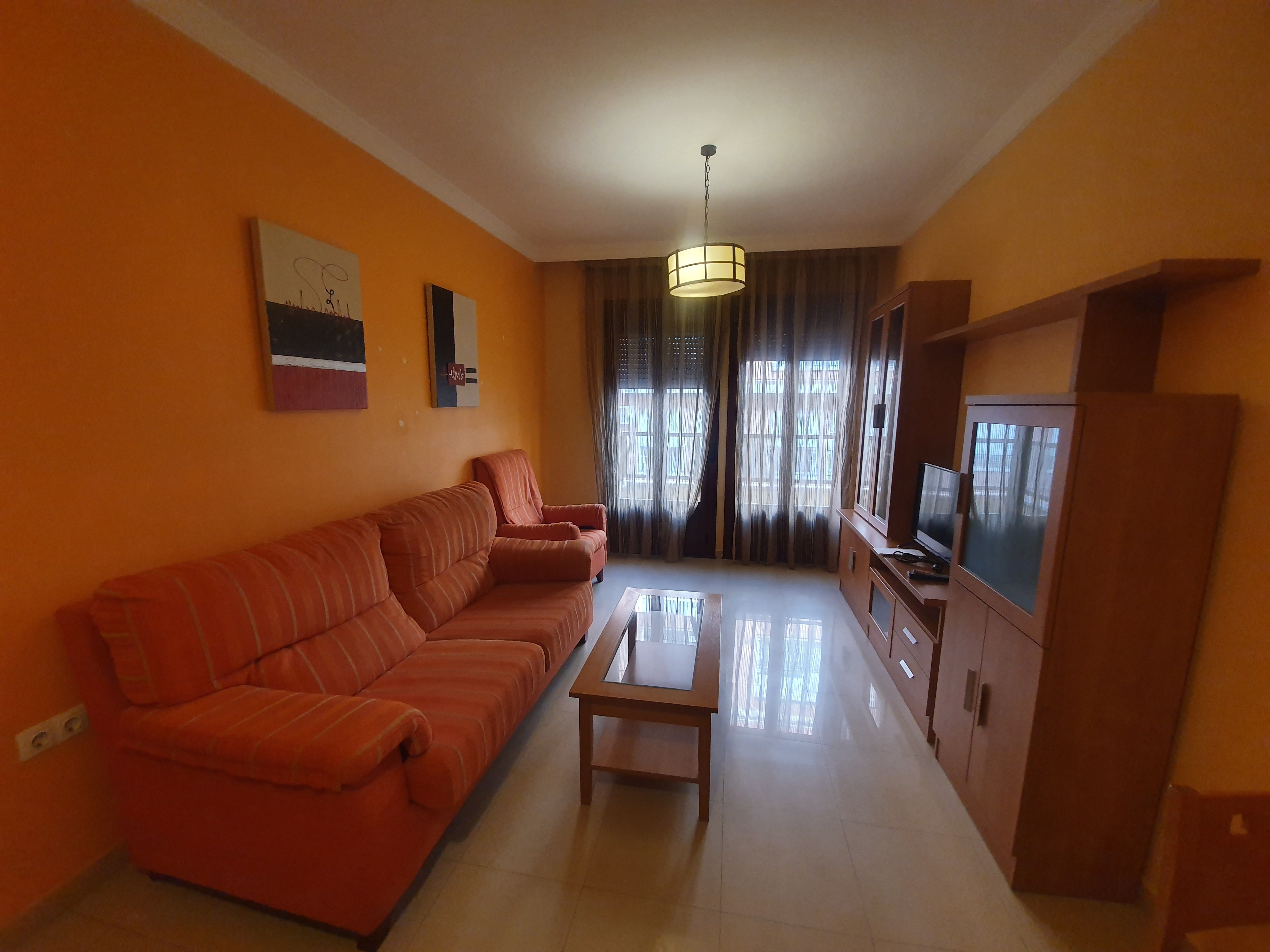 Sala d'estar de Apartament en venda en Guadix amb Calefacció, Moblat i Forn