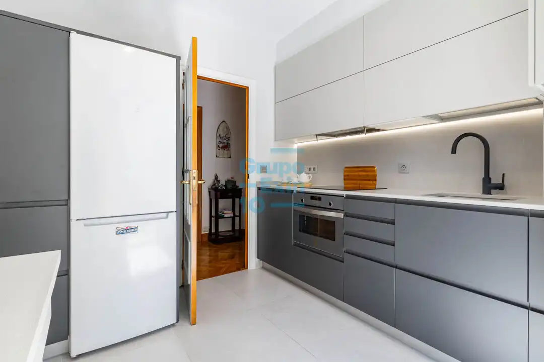 Cocina de Piso en venta en Donostia - San Sebastián  con Calefacción y Balcón