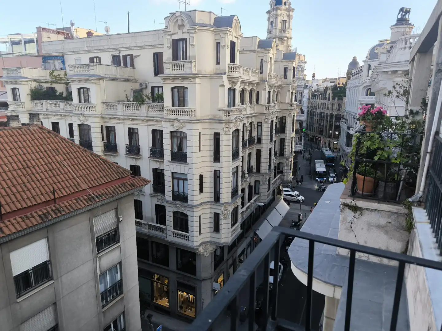Vista exterior de Àtic en venda en Madrid amb Aire condicionat, Calefacció i Parquet