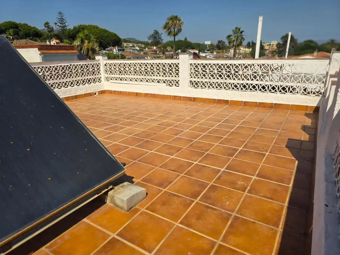 Terrassa de Casa adosada en venda en Marbella amb Aire condicionat i Balcó