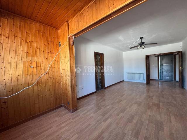 Piso en Venta en Reyes Católicos