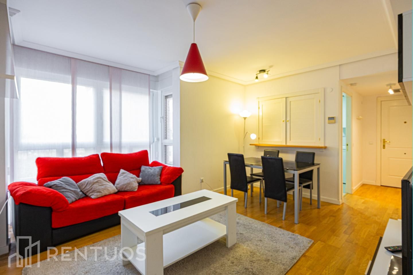 Living room of Flat to rent in  Madrid Capital  with Air Conditioner, Heating and Storage room
