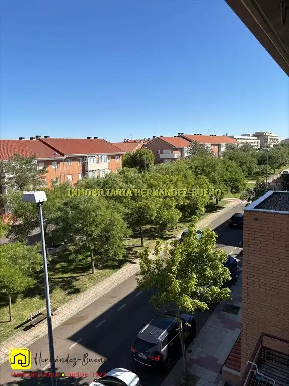Vista exterior de Dúplex de alquiler en Salamanca con Calefacción, Terraza y Piscina