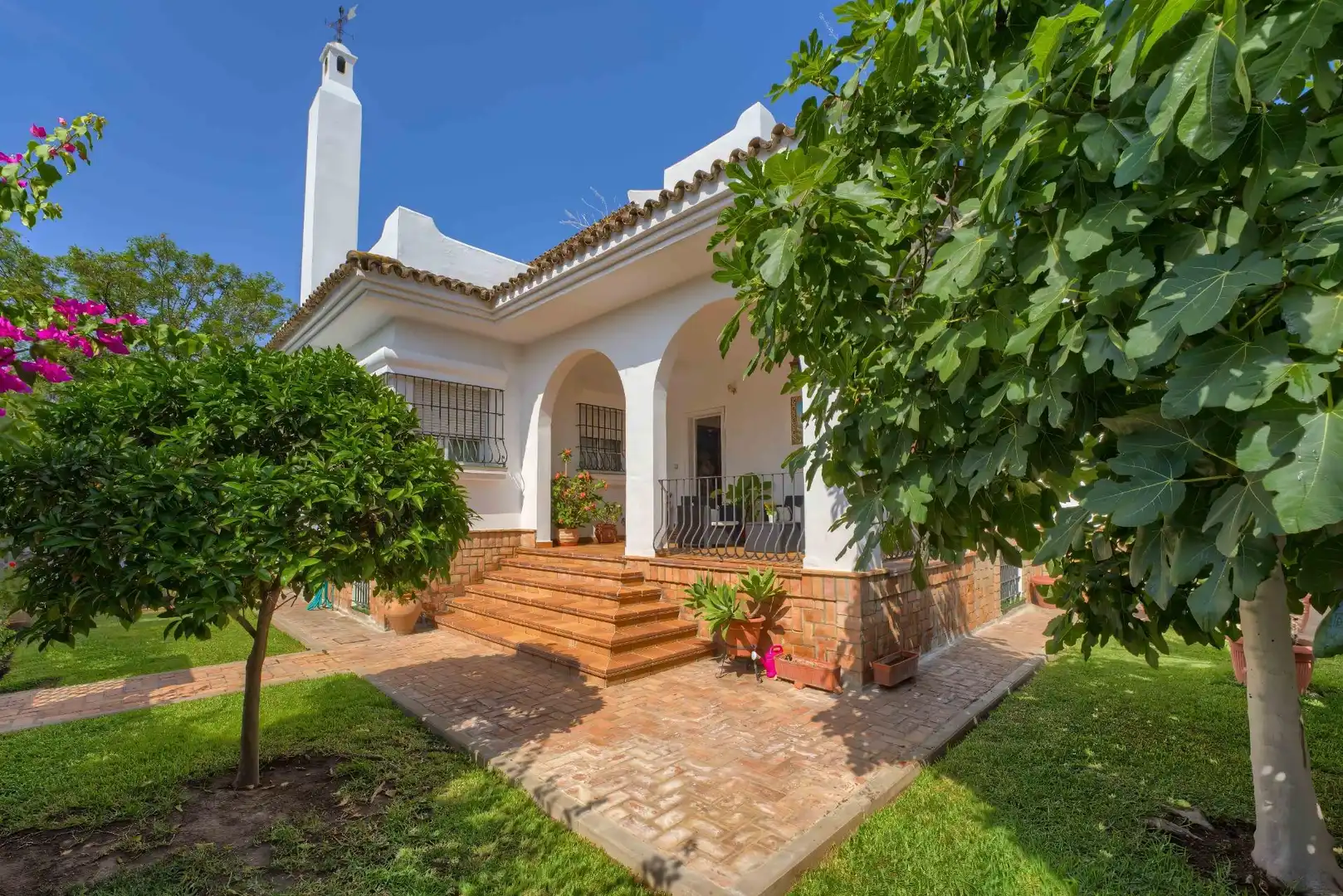 Garden of Houses for sale in Tomares  with Air Conditioner, Heating and Private garden