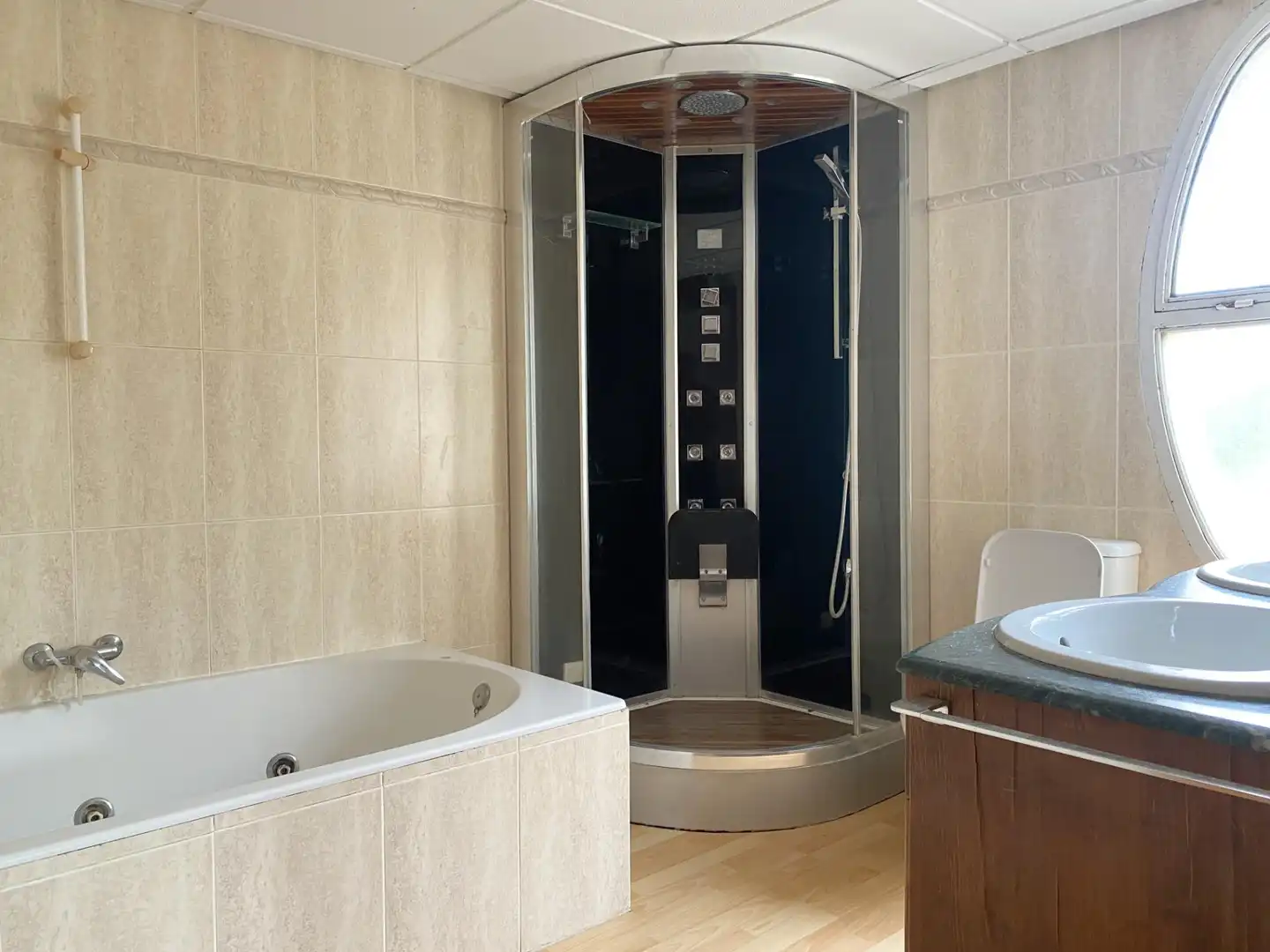 Bathroom of Houses for rent in Alginet  with Private garden, Terrace and Swimming Pool