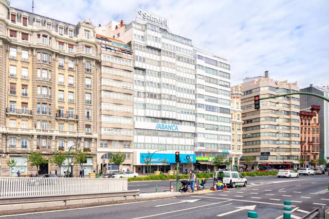 Oficina en Venta en Avenida Linares Rivas en Ensanche