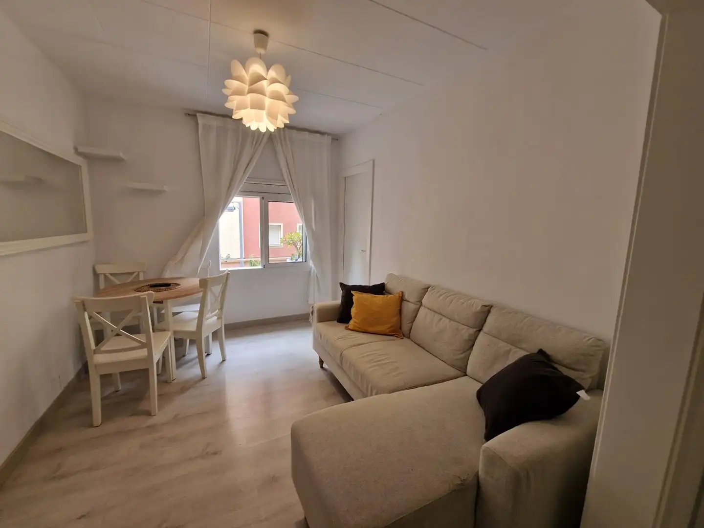 Living room of Flat for sale in Barcelona  with Heating, Parquet flooring and Oven