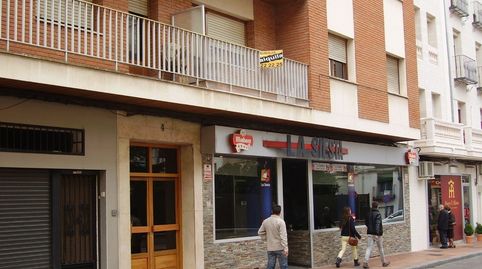 Estupenda oficina, 154 m2, gran estancia 4/5 puestos, despacho dirección y otro normal, 2 aseos, archivo... Aire frío/calor, tarim