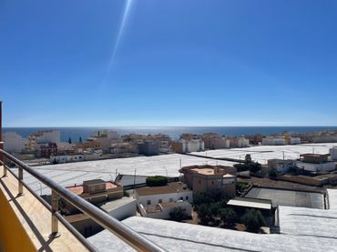 Attique avec piscine à vendre à Avenida José Amat Benavides