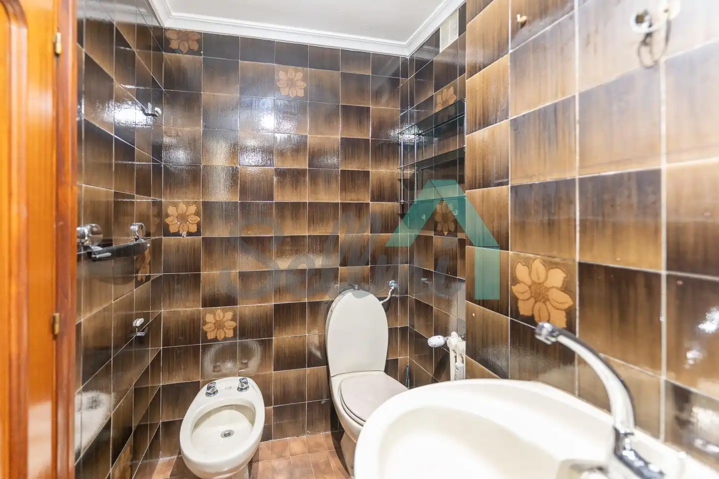 Bany de Pis en venda en Oviedo  amb Calefacció, Parquet i Terrassa