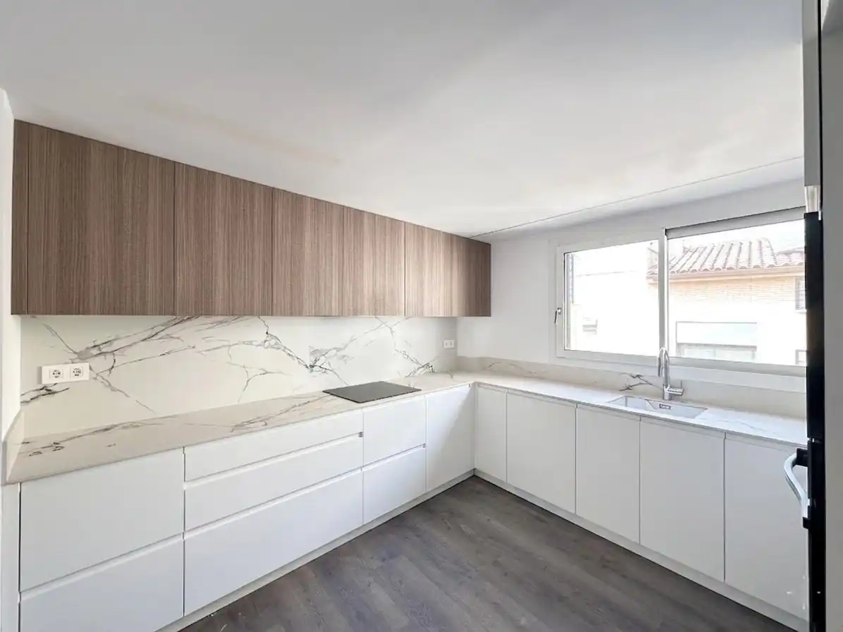 Küche von Wohnung zum Verkauf in Badalona mit Balkon