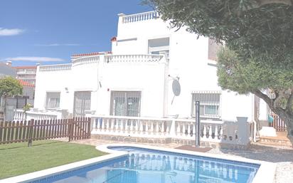 Piscina de Casa o xalet en venda en Mont-roig del Camp amb Aire condicionat, Terrassa i Piscina