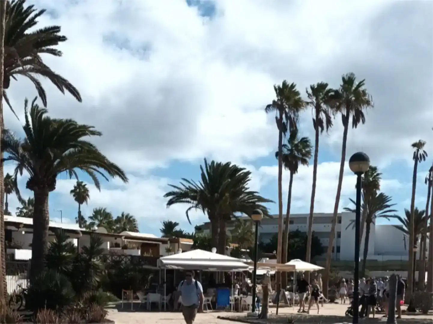 Vista exterior de Casa o xalet en venda en Yaiza amb Aire condicionat, Jardí privat i Piscina