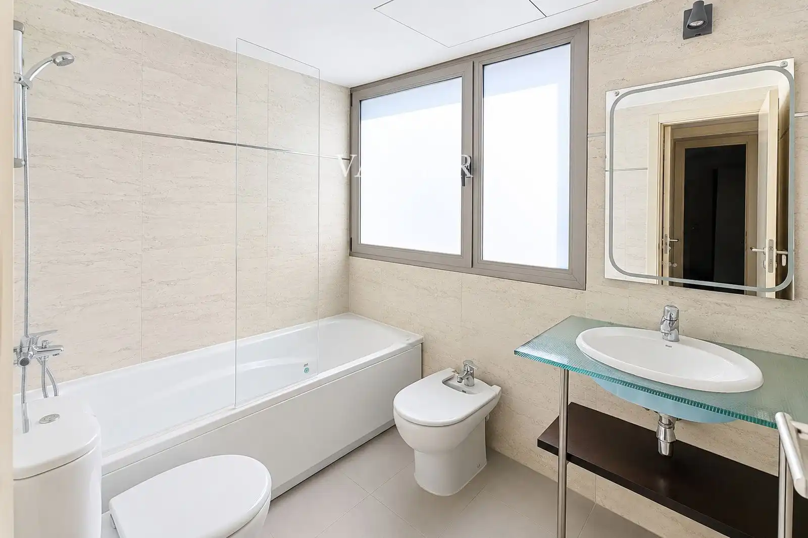 Bathroom of Flat for rent in Madrid  with Air Conditioner, Terrace and Storage room