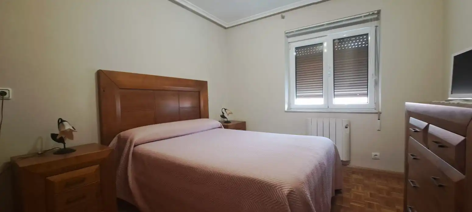 Dormitori de Pis en venda en Gijón  amb Calefacció i Parquet