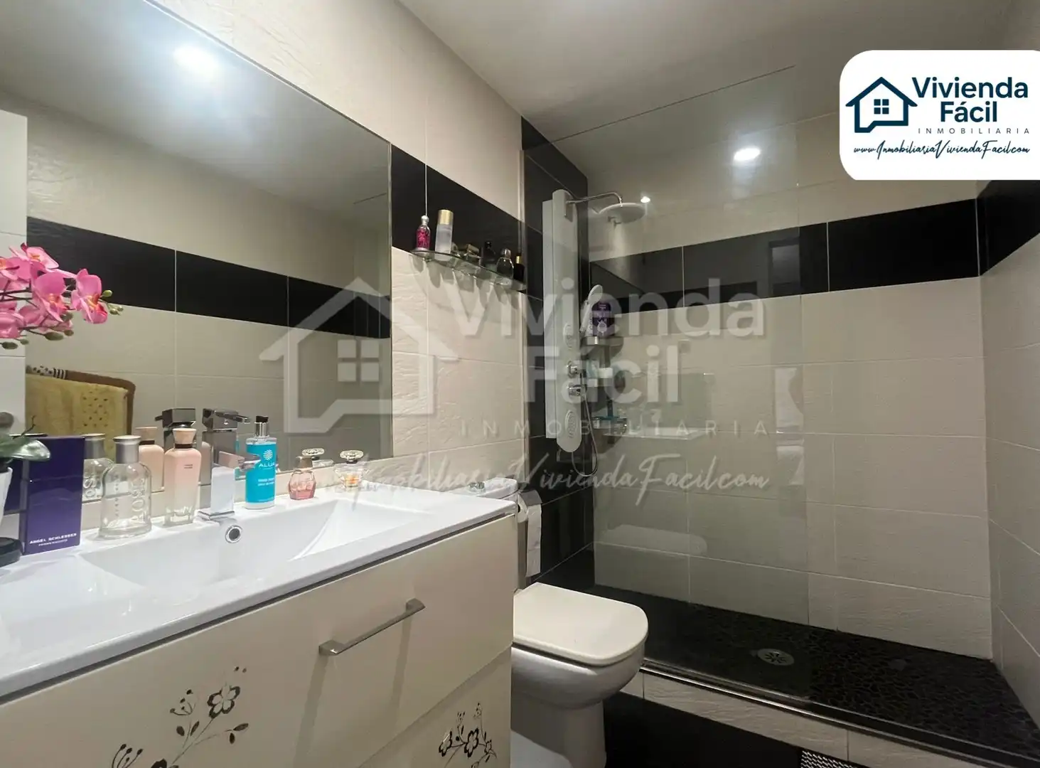 Bathroom of Flat for sale in Alcobendas  with Air Conditioner, Heating and Parquet flooring