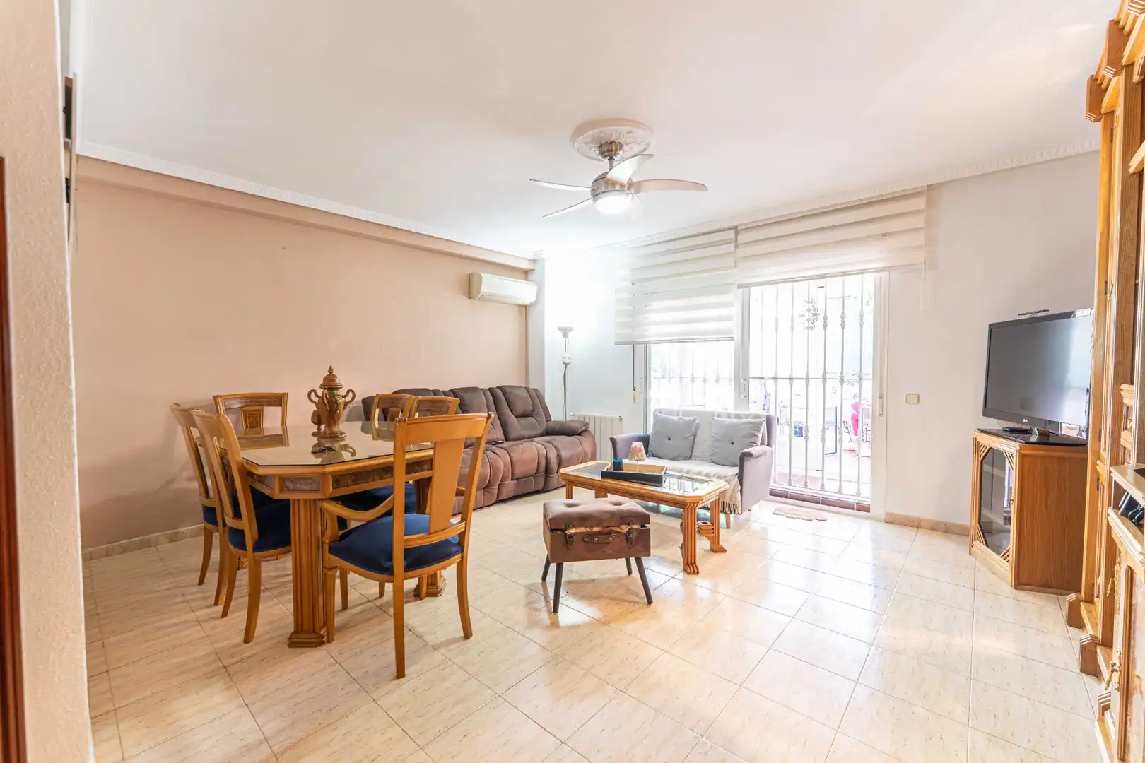 Wohnzimmer von Maisonette zum Verkauf in Fuenlabrada mit Klimaanlage, Heizung und Terrasse