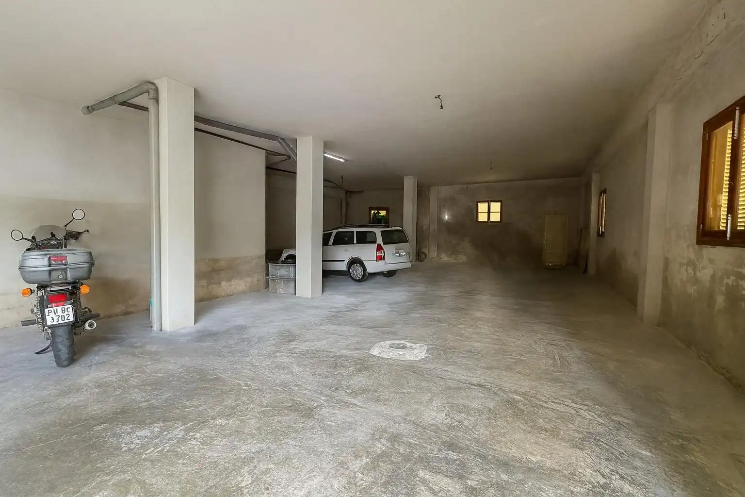Parking of Commercial properties for sale in Inca